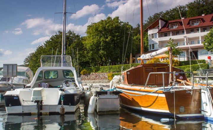 Choosing the Right Size Boat for Your Rental Needs